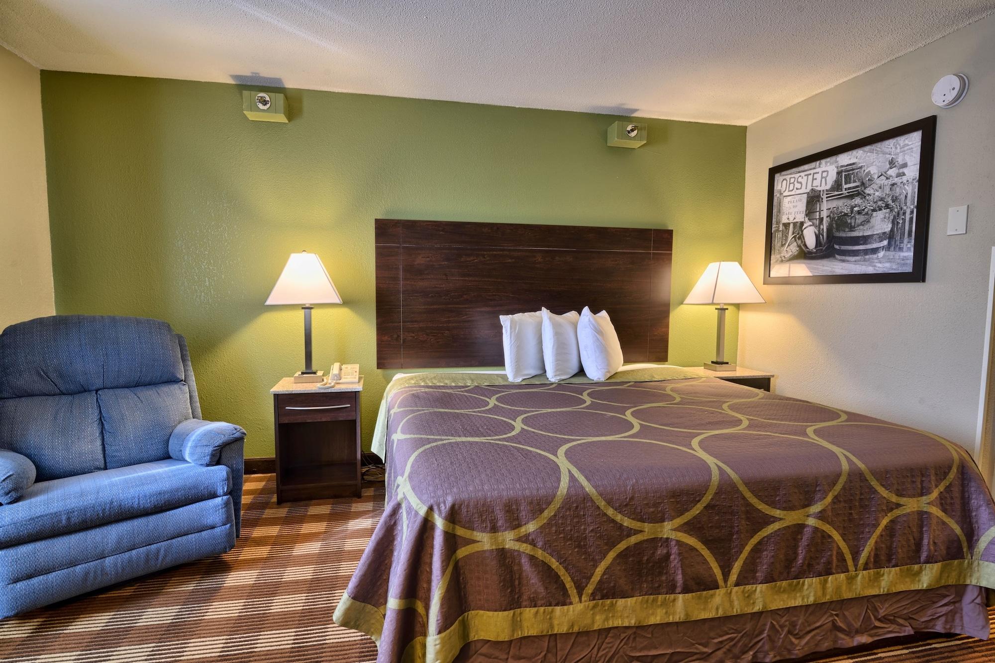 Super 8 by Wyndham Bangor Hotel Bagian luar foto
