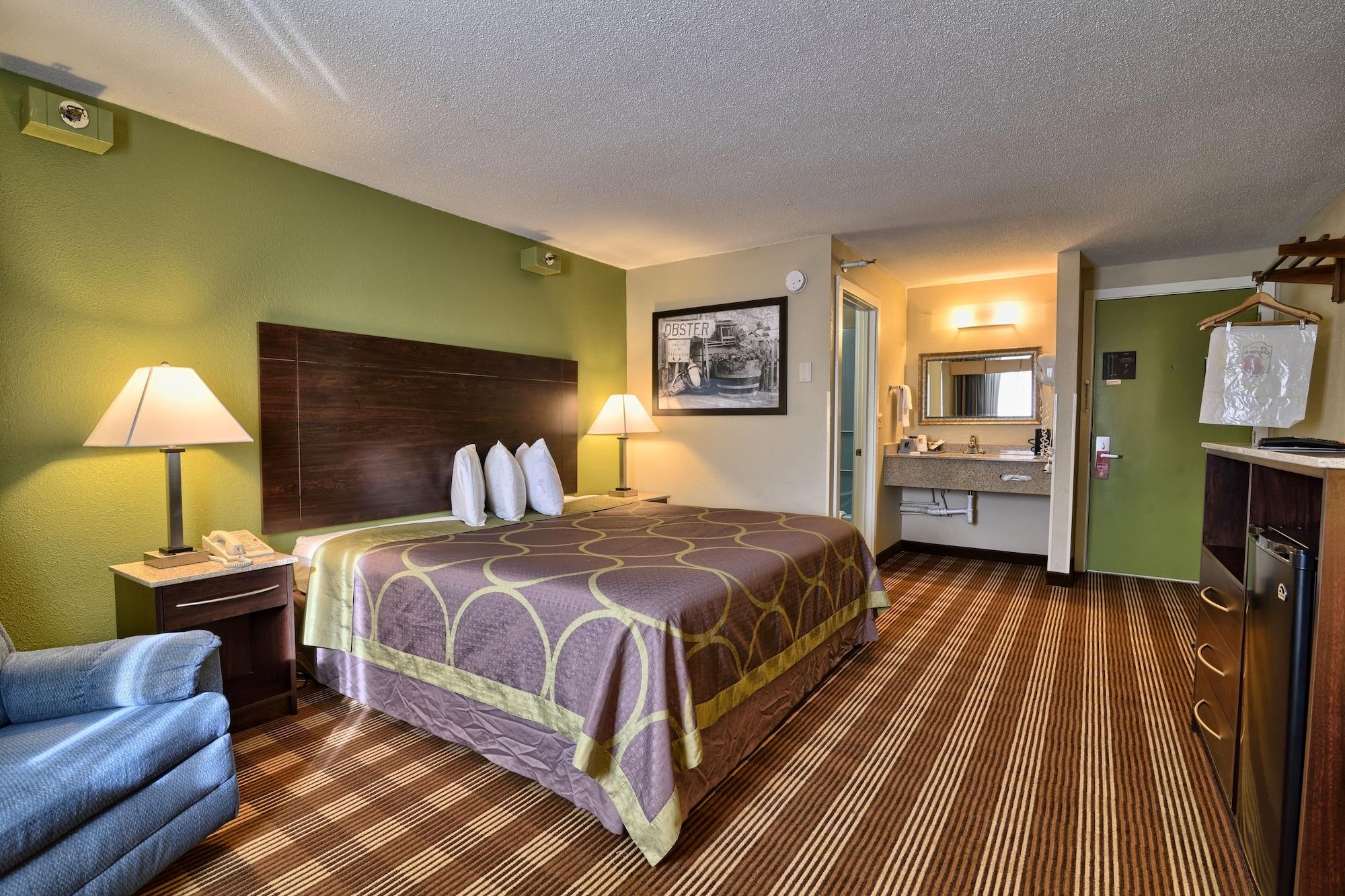 Super 8 by Wyndham Bangor Hotel Bagian luar foto