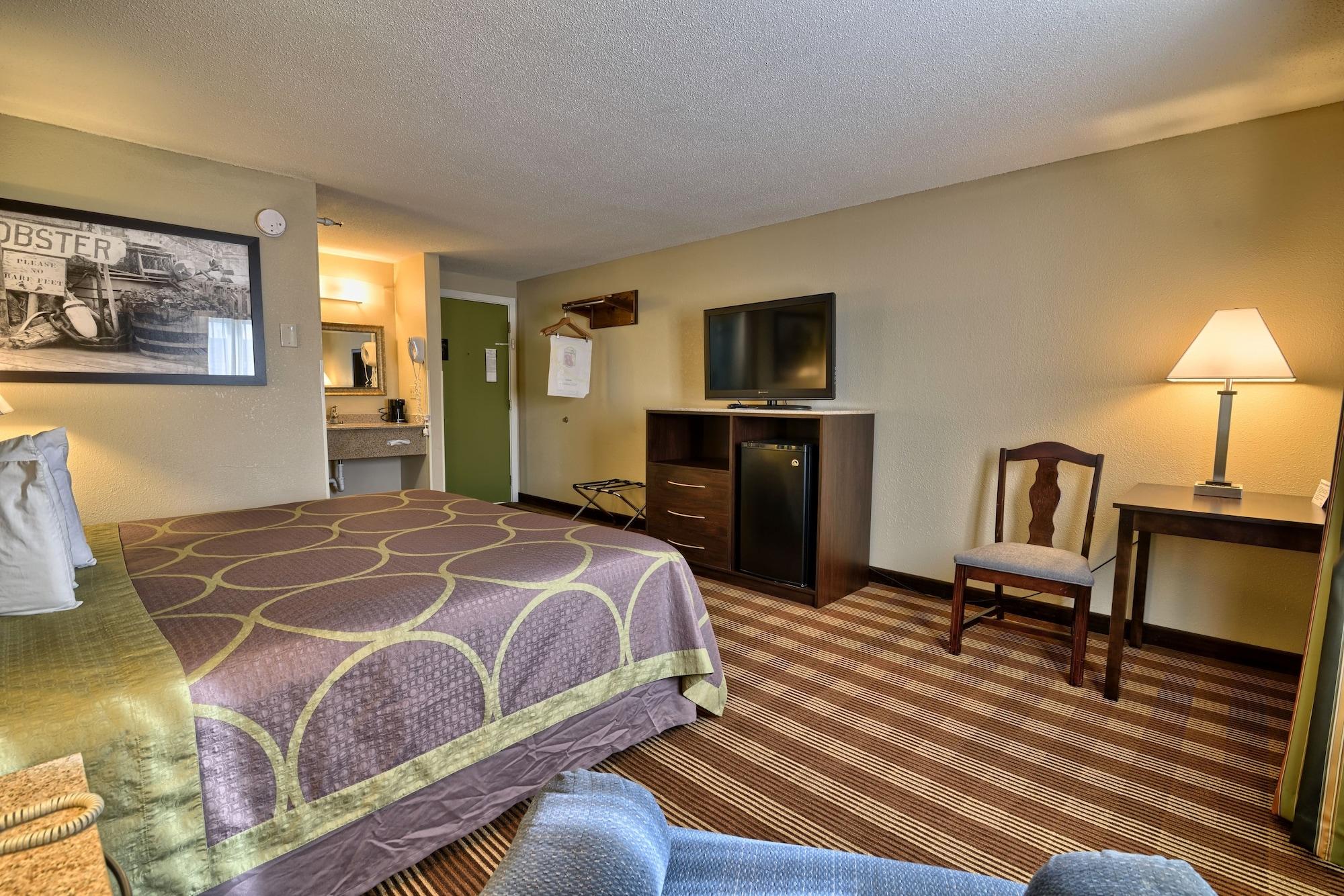 Super 8 by Wyndham Bangor Hotel Bagian luar foto