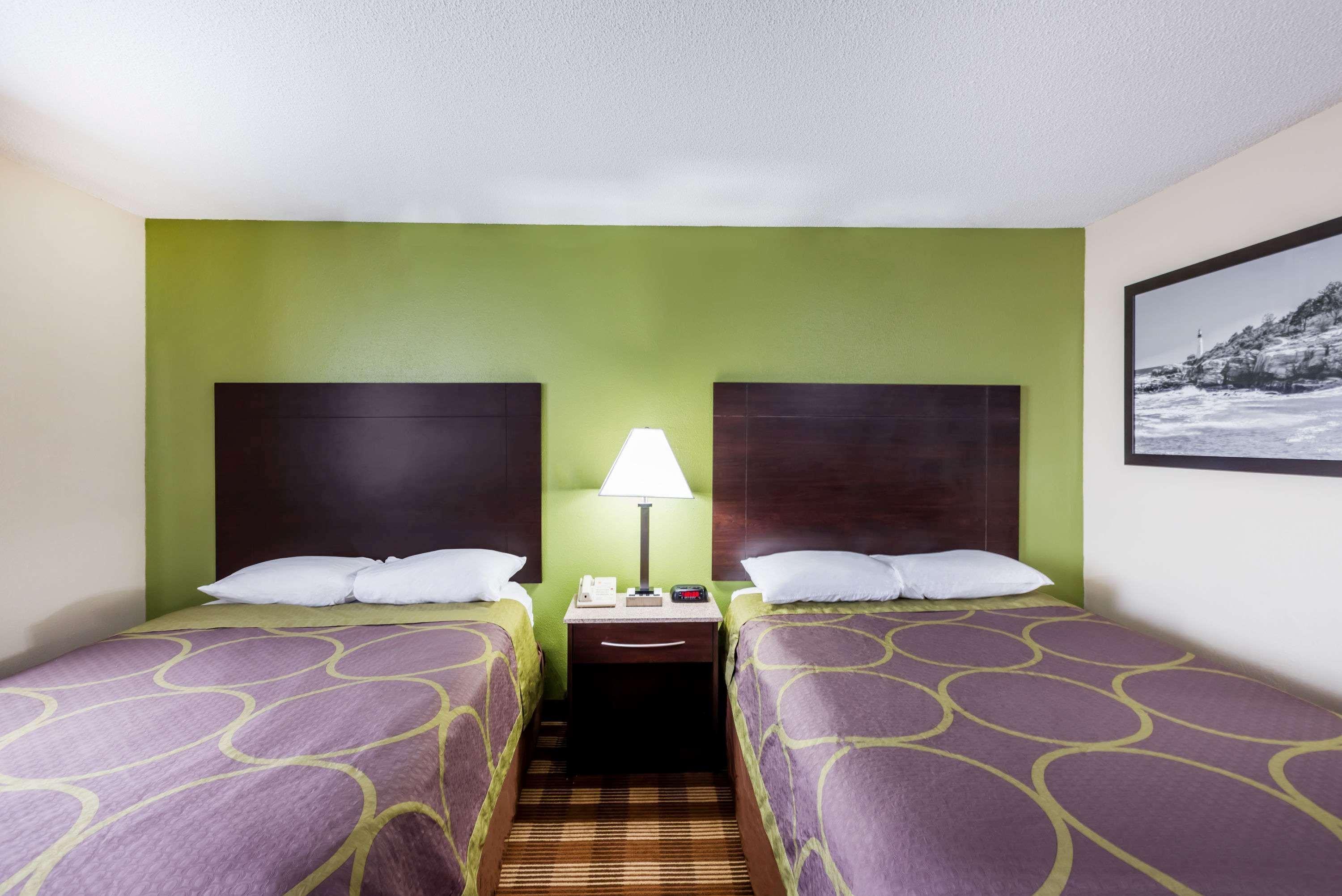 Super 8 by Wyndham Bangor Hotel Bagian luar foto