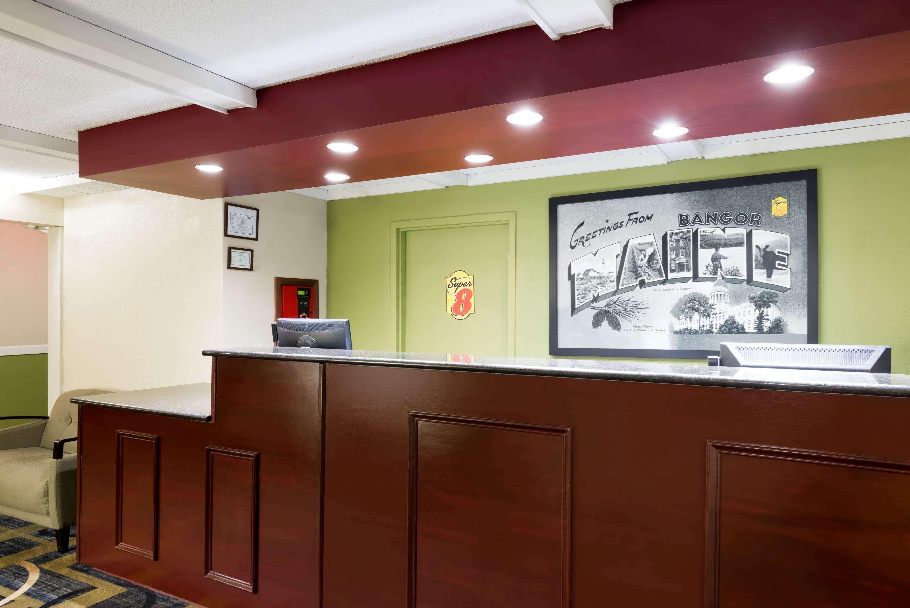 Super 8 by Wyndham Bangor Hotel Bagian luar foto
