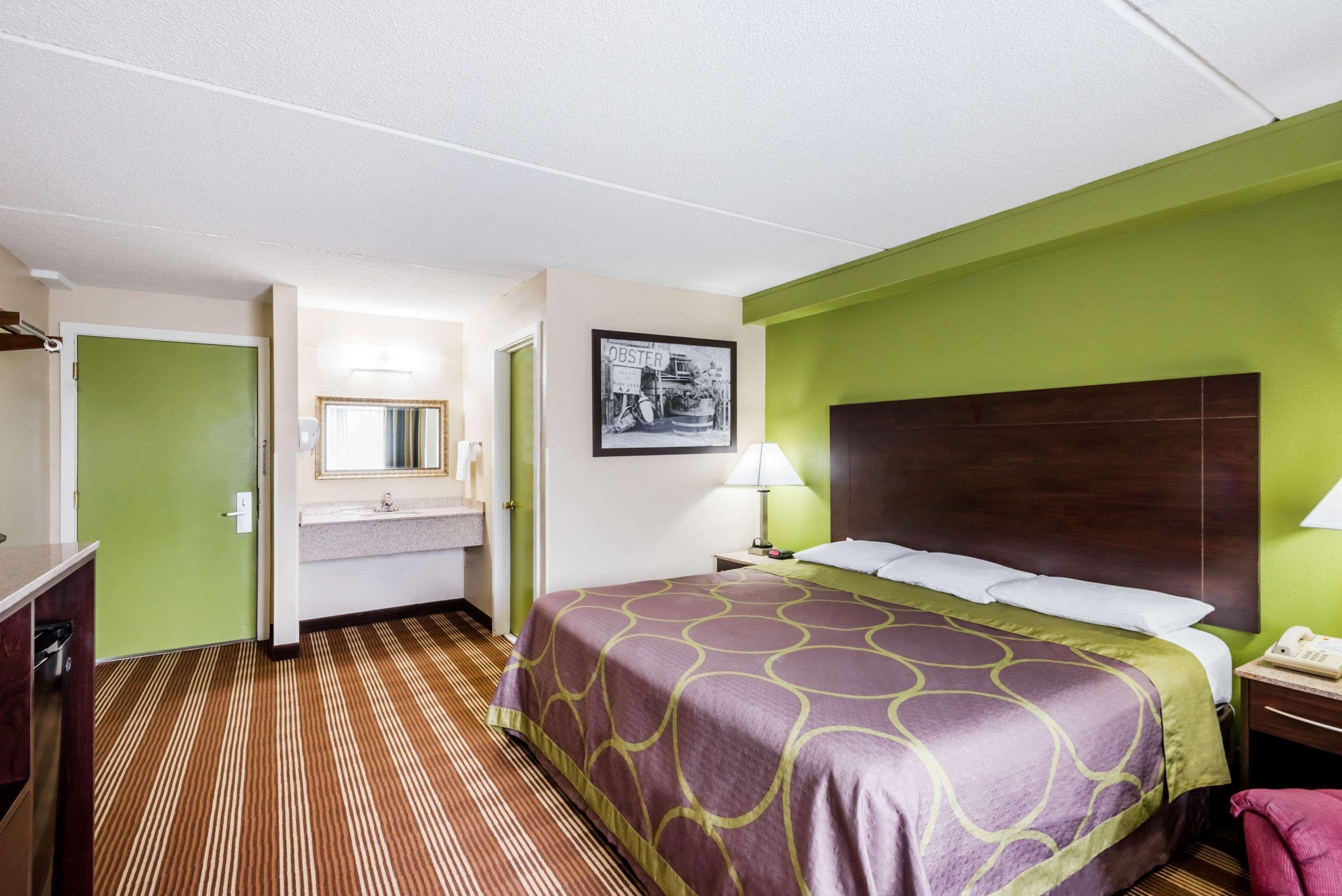 Super 8 by Wyndham Bangor Hotel Bagian luar foto