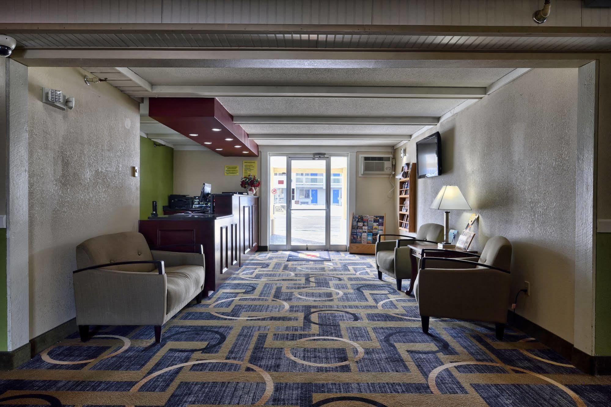 Super 8 by Wyndham Bangor Hotel Bagian luar foto