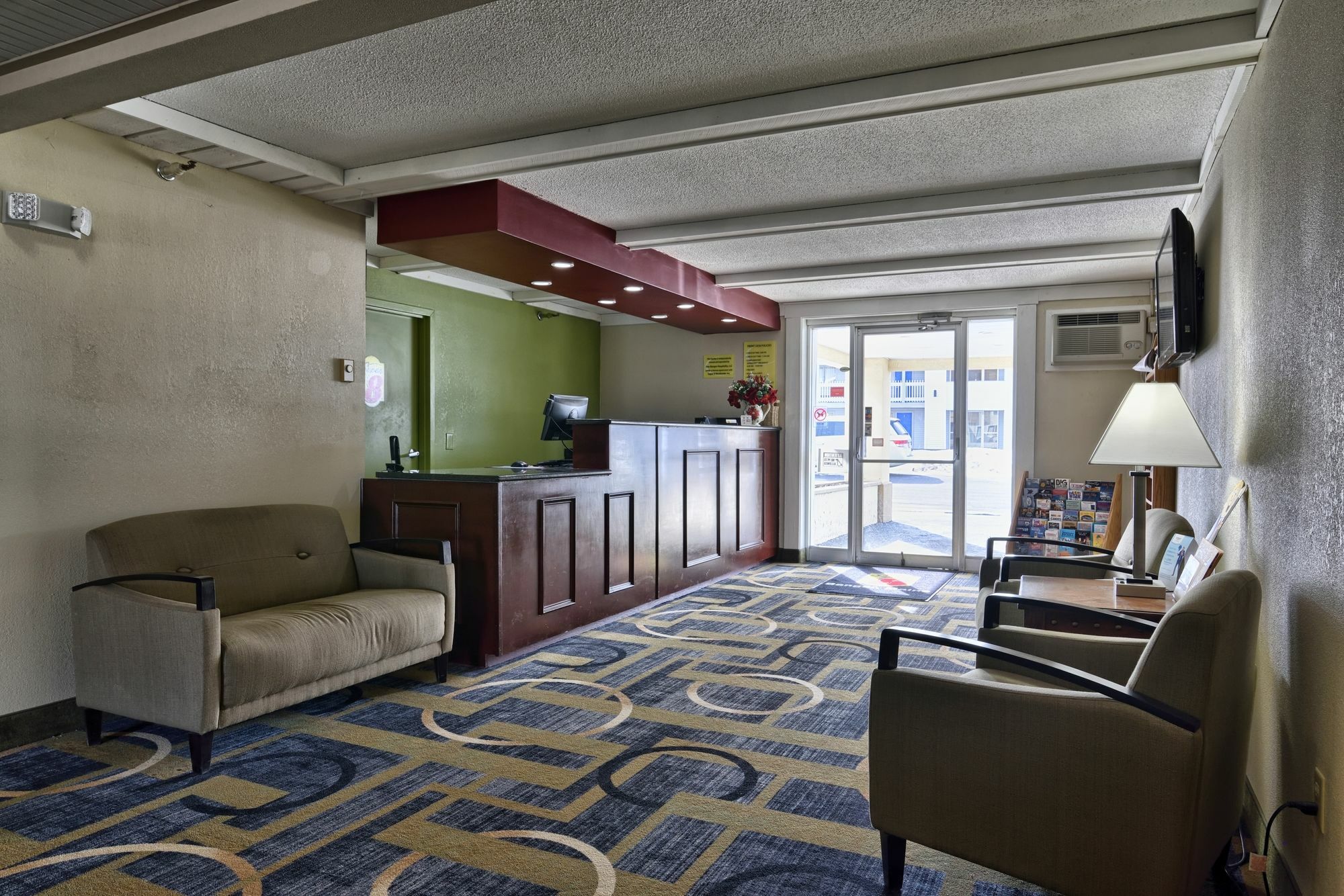 Super 8 by Wyndham Bangor Hotel Bagian luar foto